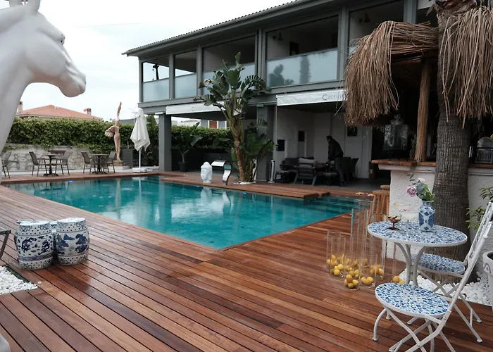 Qzen House Alaçatı Otel *
